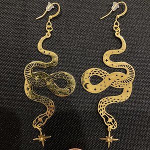 Snake dangling earrings - gold color